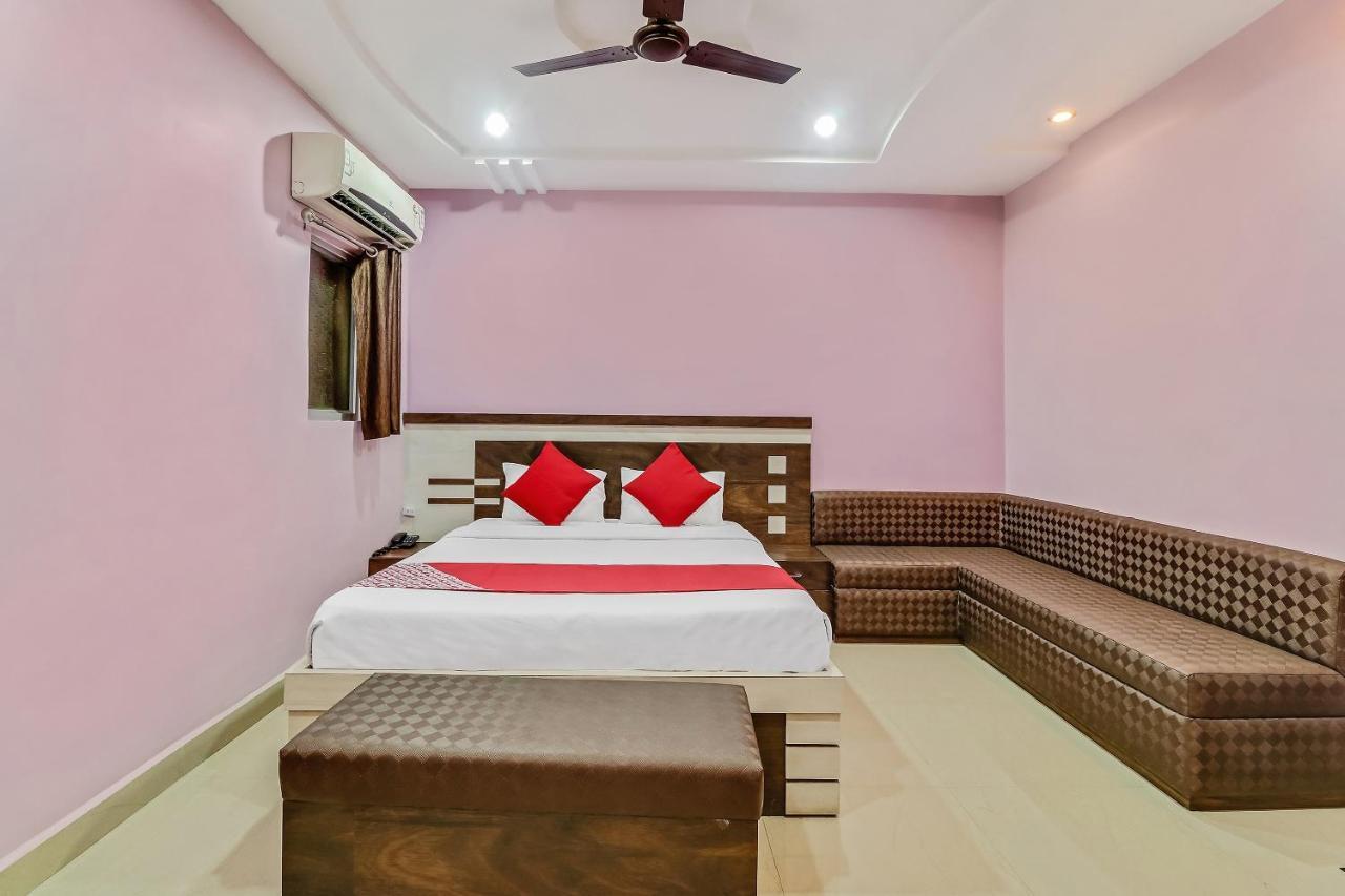 Super Hotel O Royal Raj Nandgaon Bagian luar foto
